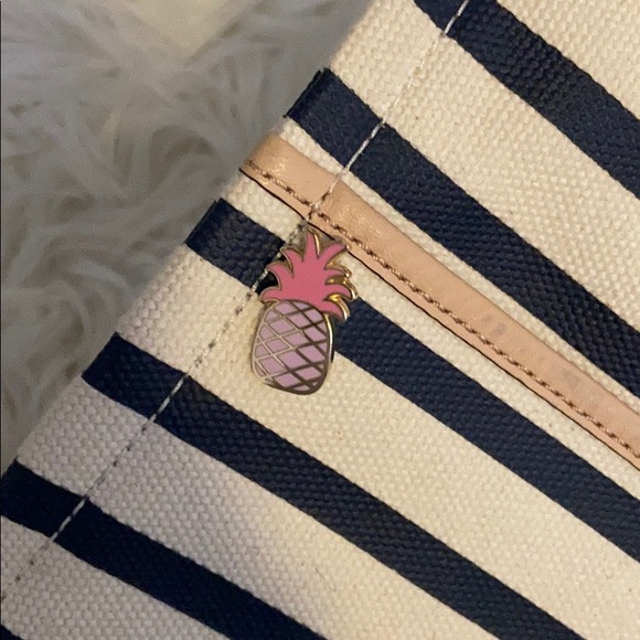 MOVING SALE! Kate spade striped tote bag - Picture 2 of 5